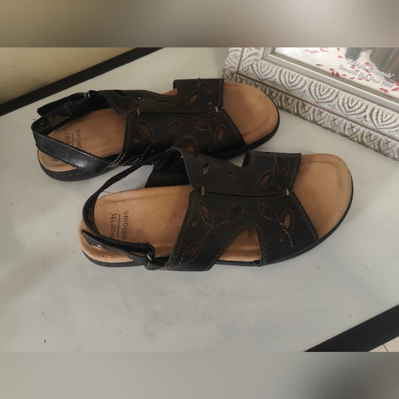 Earth Origins Tawny Trish Black Sandals - Picture 2 of 9